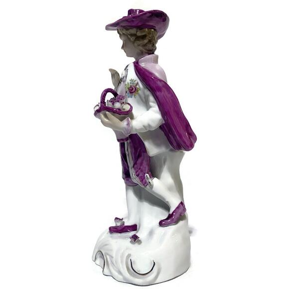 Classical Porcelain Figurine Gentleman With Flower Basket 10.5 Inches Tall - Picture 6 of 8